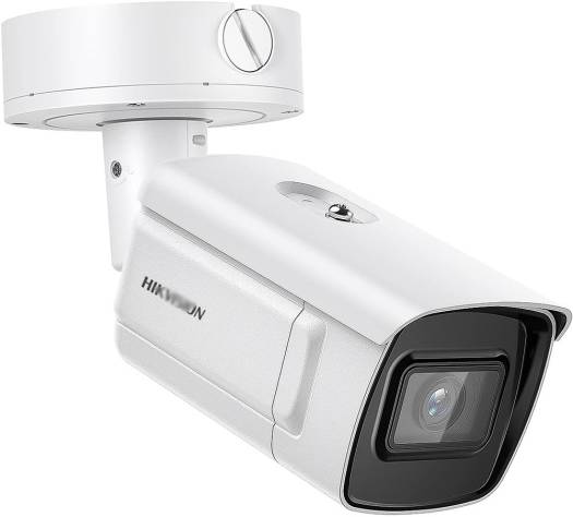 Hikvision 4MP DeepinView ANPR motorized varifocal bullet camera with a 1/1.8" progressive scan CMOS sensor, video bit rate of 32 Kbps–8 Mbps, mono sound, and maximum resolution of 2688 × 1520 (white).